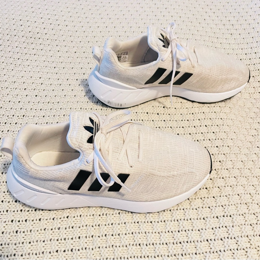 adidas Swift Run 22 Kids’ US 5